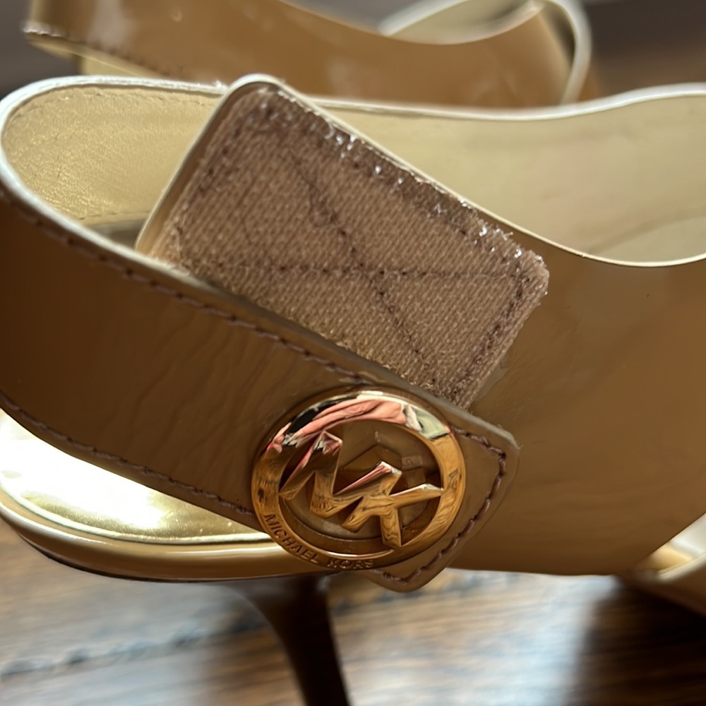 MICHAEL Michael Kors nude sandals with Velcro strap. Size 8.5. Good condition. - Picture 3 of 5